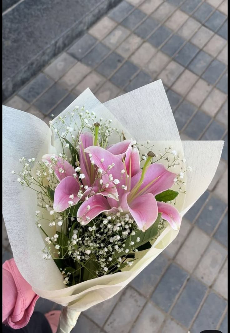 Seraphine bouquet — An angel, wrapped in linen