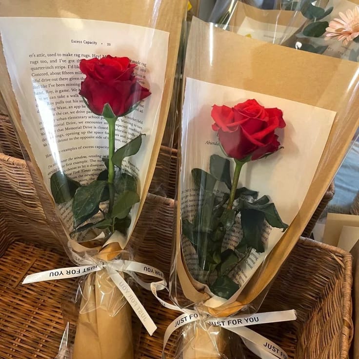 Red Letter bouquet — One rose, one page, one feeling
